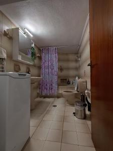 Nhà bếp/bếp nhỏ tại Ευρύχωρο και άνετο διαμέρισμα στην Ιτέα Joanna's Apartment +26 ảnh