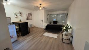 Kuchyň nebo kuchyňský kout v ubytování Studio cosy au bord du port à proximité de tout commerce