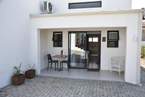Μπαλκόνι ή βεράντα στο Karoo Retreat- Self Catering Villas and Guest House