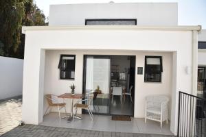 Μπαλκόνι ή βεράντα στο Karoo Retreat- Self Catering Villas and Guest House