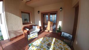 TV a/nebo společenská místnost v ubytování Casa Doina