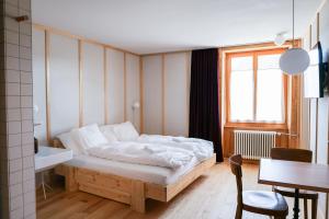 Кровать или кровати в номере Hôtel de la Maison de la Tourbière