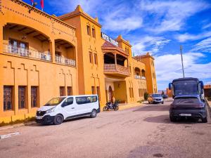 Budova, kde se hotel nachází + 104 fotografií