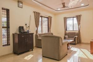 Posezení v ubytování The Majestic Villa by 23 VillaStay - Private Pool & Garden + 25 fotografií