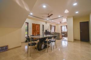 Fotografie z fotogalerie ubytování The Majestic Villa by 23 VillaStay - Private Pool & Garden v destinaci Lonavala