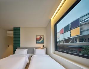 En eller flere senge i et værelse på GO Hotel Bangok Suvarnabhumi Airport + 38 billeder