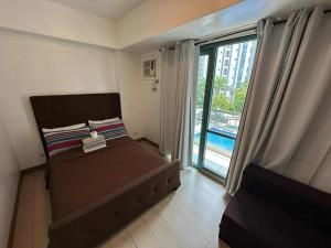 En eller flere senge i et værelse på Two Palm Tree Villas By Khaye