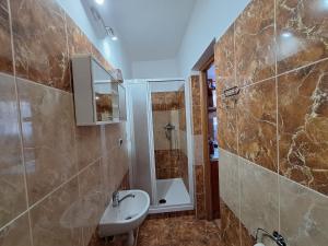 Koupelna v ubytování Modrý dom + 11 fotografií