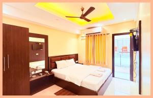 Giường trong phòng chung tại The Homestay Forever In Agra