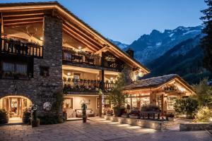 Nespecifikovaný výhled na hory nebo výhled na hory při pohledu z hotelu