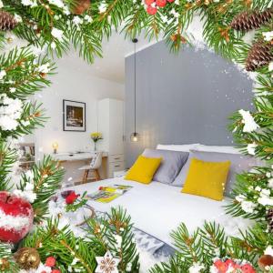 Un dormitorio con una cama blanca y árboles de Navidad. en Rijeka Apartments TERRA I & II, en Rijeka