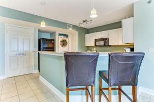 Kuchyň nebo kuchyňský kout v ubytování Terraces at Beachside 203 condo