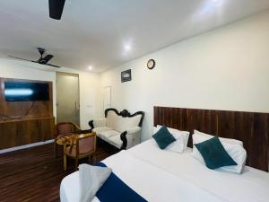 Una cama o camas en una habitación de Hotel A S Residency - Saket Metro