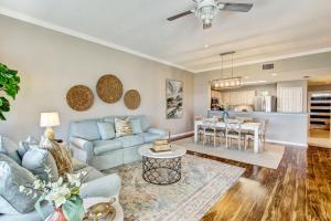 Posezení v ubytování Ocean Park 308 condo