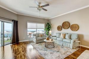 Posezení v ubytování Ocean Park 308 condo