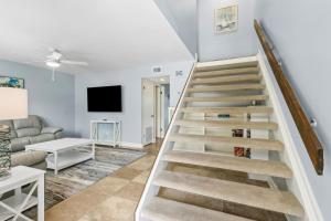 TV a/nebo společenská místnost v ubytování Fernandina Shores 6357 condo