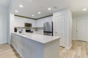 Kuchyň nebo kuchyňský kout v ubytování Ocean Park 103 condo