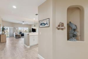 TV a/nebo společenská místnost v ubytování Ocean Park 106 condo + 37 fotografií