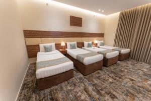 En eller flere senge i et værelse på Snood Al Rayan Hotel