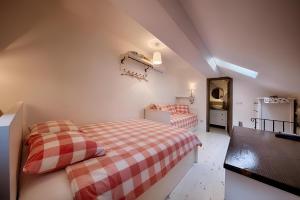 Postel nebo postele na pokoji v ubytování RIVA SUITE 2