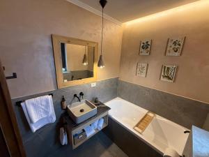 Koupelna v ubytování Chalet Village + 31 fotografií