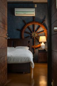 En eller flere senge i et værelse på Entire 3 Story house in Hakata