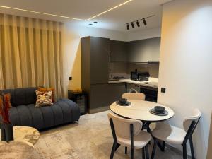 Una cocina o cocineta en Metropol Park Studio Abdelmoumen 11 fotos más