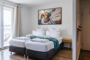 En eller flere senge i et værelse på YAYstay - "View" I 58m2 I Bahnhof I Balkon I TV I Kaffee I Waschmaschine I Trockner