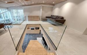 Un lugar para sentarse en 2 Bedroom Cozy Apartment In Växjö