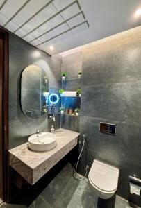 een badkamer met een wastafel en een toilet bij Vaelora Stay - Skyline Studio with glass wall in Ghaziabad