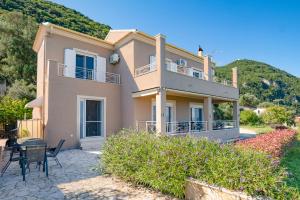 En generel udsigt til bjerge eller udsigt til bjerge taget fra villaen