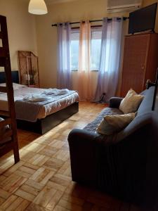 En eller flere senge i et værelse på 4 Bedrooms 2 Suites Balcony City View Flat