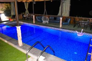 Πισίνα στο ή κοντά στο Chalet Sultan Ajloun