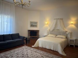 a bedroom with a bed and a couch at Minerva in Viareggio