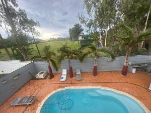 Swimmingpoolen hos eller tæt på Tripura Residence