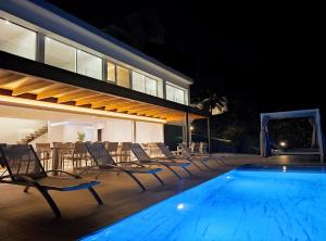 Hồ bơi trong/gần Villa OCEAN II Luxe Infinity Heated Pool