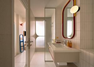 Phòng tắm tại Savvy by M Village Hai Ba Trung - Saigon Downtown +60 ảnh