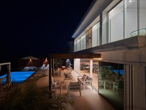 Hồ bơi trong/gần Villa OCEAN II Luxe Infinity Heated Pool