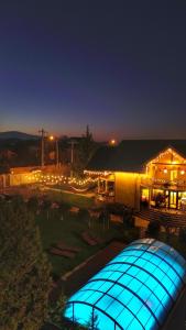 Bazén v ubytování Orchard Villa nebo v jeho okolí