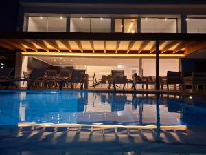 Hồ bơi trong/gần Villa OCEAN II Luxe Infinity Heated Pool