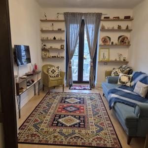 a living room with a couch and a window at Mery in Craiova