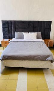 Postel nebo postele na pokoji v ubytování Henderson street lodge