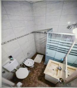 a bathroom with a toilet and a sink at Monte es Hermoso in Monte Hermoso