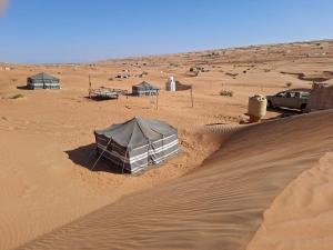 a tent in the middle of a desert at ESCAPE cAMp2 in Bidiyah