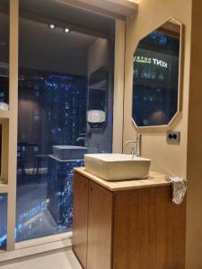 TV/trung tâm giải trí tại 루미에르 프리미엄 오션뷰 및 브리지뷰 룸 04-광안리 해수욕장