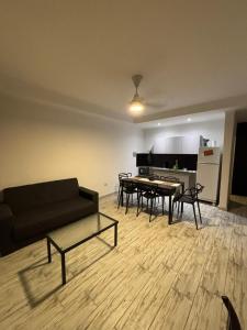 Χώρος καθιστικού στο Aime Paine