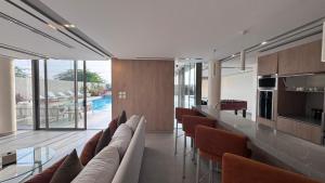 Kuchyň nebo kuchyňský kout v ubytování AK Luxury Chalet