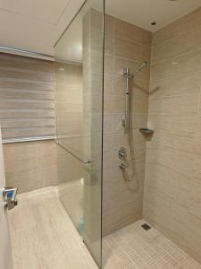 Koupelna v ubytování By the sea Beach Front, Seaview And Pool side