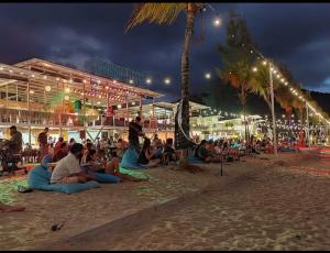 Fotografie z fotogalerie ubytování By the sea Beach Front, Seaview And Pool side v destinaci Batu Feringgi + 30 fotografií