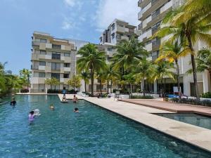 Fotografie z fotogalerie ubytování By the sea Beach Front, Seaview And Pool side v destinaci Batu Feringgi